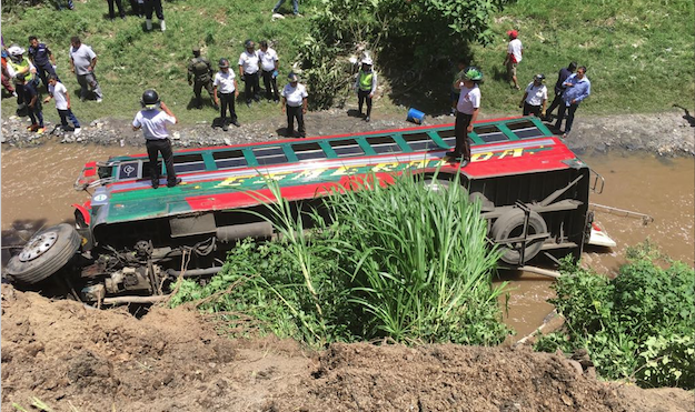 Accidente de tránsito se registra en el km. 13 de la ruta al Pacífico.
