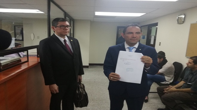 Cuestionan posible compra de maquinaria de construcción
