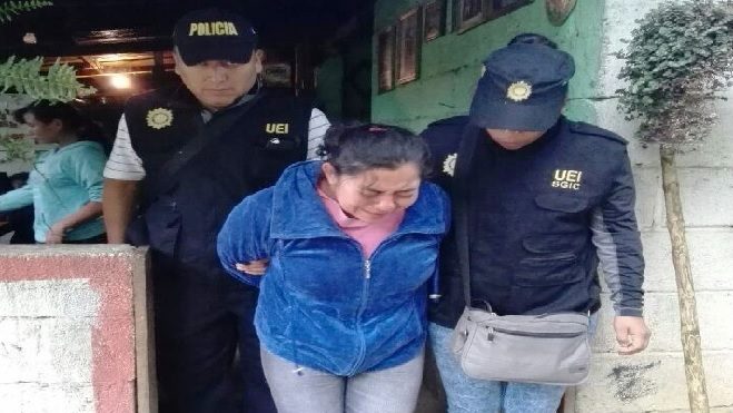 Una mujer es capturada por ser sopechosa de posesión, producción y distribución de pornografía infantil.