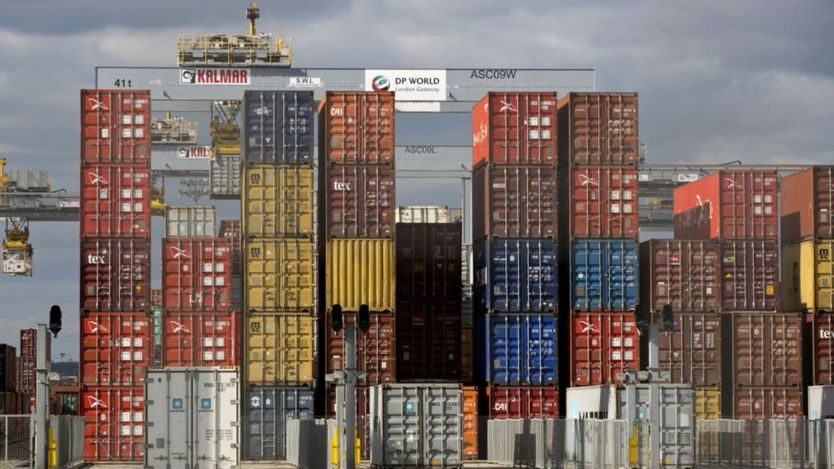 GETTY IMAGES Terminal de contenedores del puerto londinense de Corringham.
