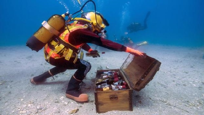 Vino a cuarenta metros bajo el mar. Foto: AFP/Boris Horvat.