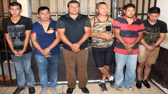Capturan a seis hombres por disparos y soborno, entre ellos tres agentes de la PNC