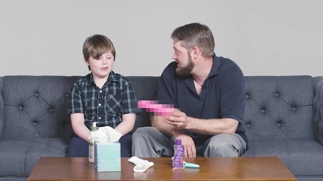 Un VIDEO en que los padres enseñan a sus hijos a masturbarse desata la polémica