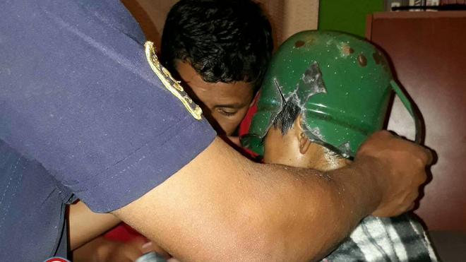 NIÑO ATRAPADO EN PICHEL DE PELTRE