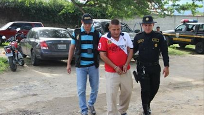Detienen al propietario de vehículo donde se localizó más de 1 millón de dólares