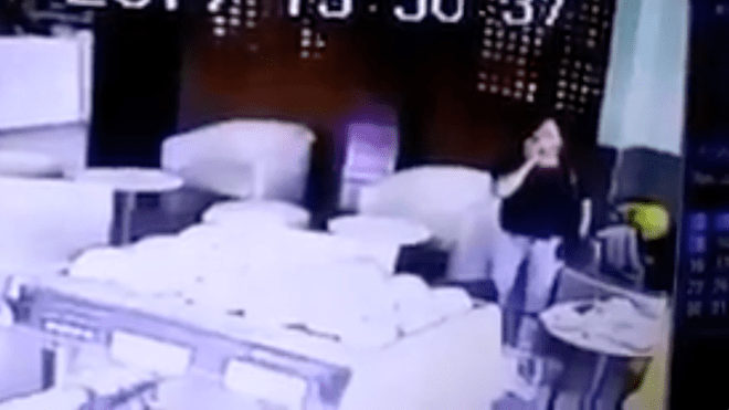 Ladrona de carteras en Xela queda grabada en video