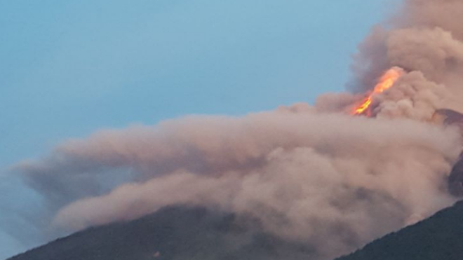 Volcán de Fuego lanza ceniza a varios poblados