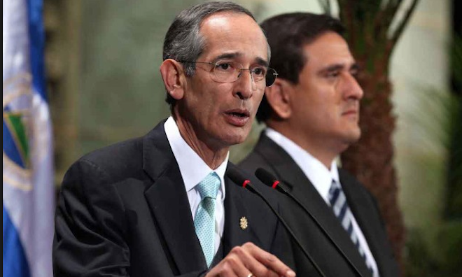 Álvaro Colom UNE
