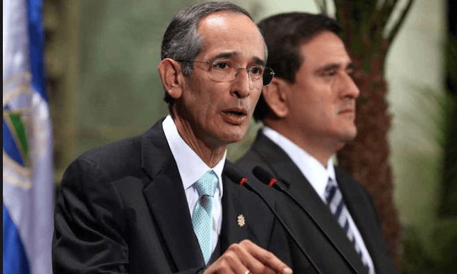 Álvaro Colom UNE