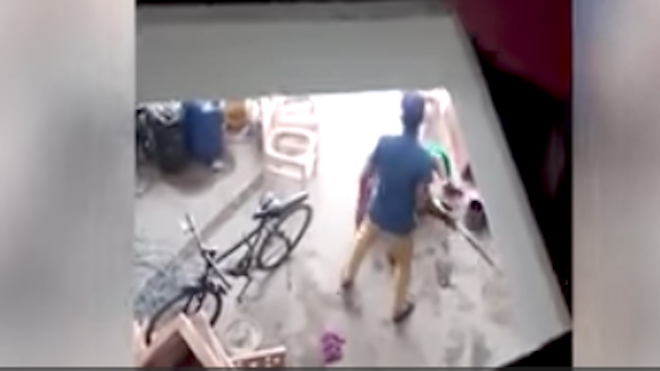 Mujer es agredida por dar a luz a una niña [FUERTES IMÁGENES]