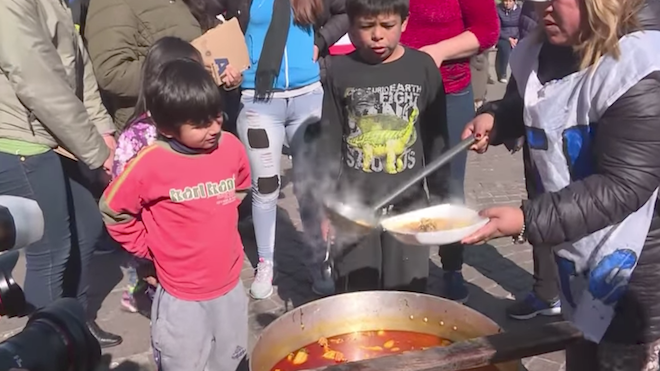 Ollas populares para denunciar “hambre y pobreza”