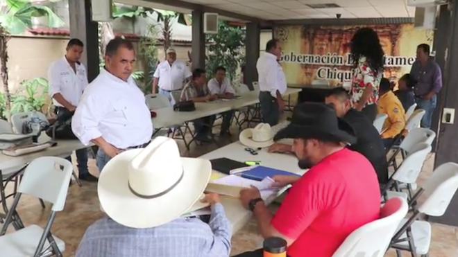 Realizaron una mesa de diálogo para llegar a un acuerdo entre las comunidades de Chiquimula para solucionar el conflicto territorial que existe.