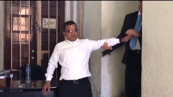 Trabajador del Congreso llega a trabajar en estado de ebriedad [VIDEO] 