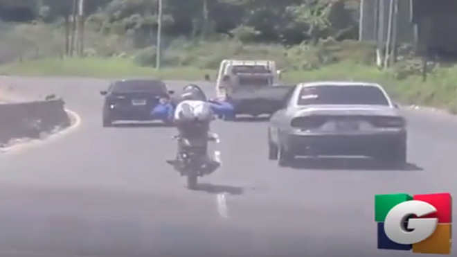 Motorista-desafia-a-la-muerte