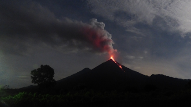 Volcán de Fuego continúa en fase eruptiva