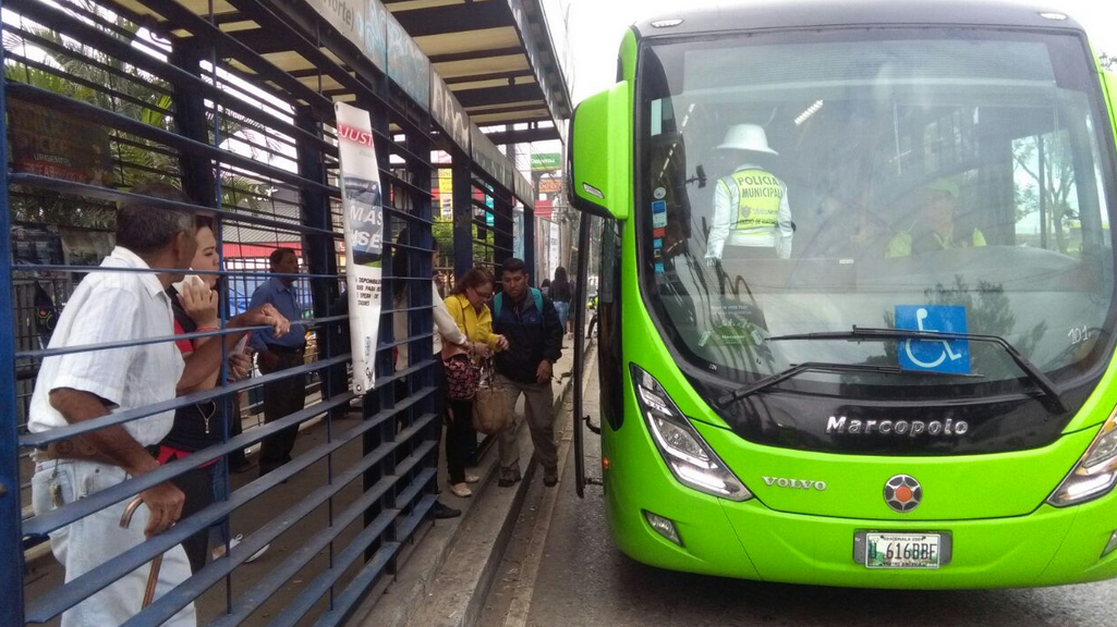 Transmetro es enviado para personas que se quedaron sin Transurbano
