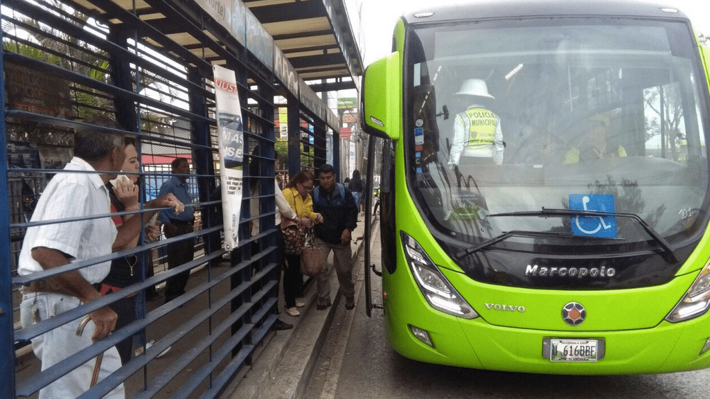 Transmetro es enviado para personas que se quedaron sin Transurbano