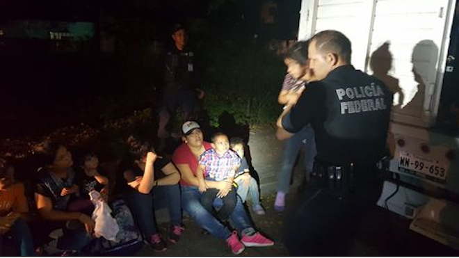 Rescatan a 43 emigrantes centroamericanos a su paso por México