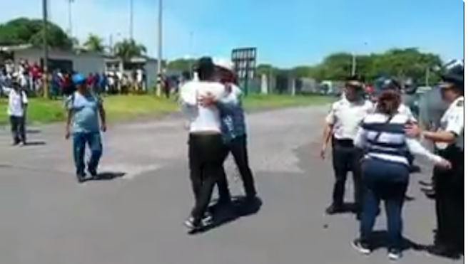 Capturan a maestros por bloquear carreteras