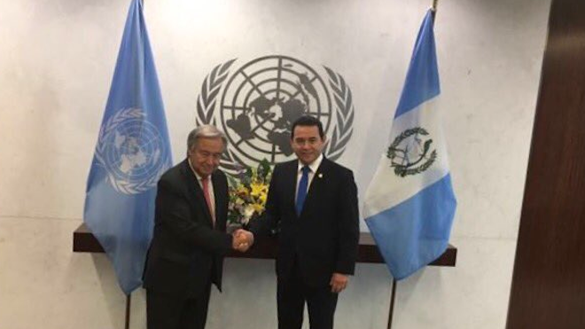 Jimmy Morales al reunirse con el Secretario General de Naciones Unidas, Antonio Guterres.