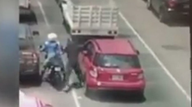 Final fatal para un ladrón que quiso robar al conductor equivocado [VIDEO]