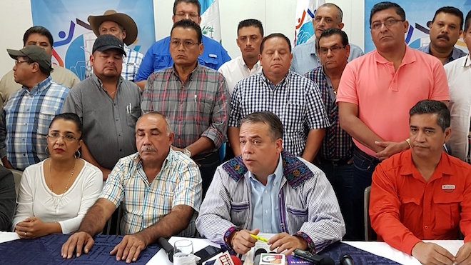 Alcaldes apoyan a Jimmy Morales para la expulsión de Iván Velásquez
