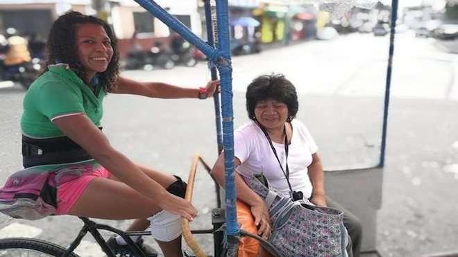 Luisa Fernanda Cabrera tienen 15 años de prestar servicio en el Centro Histórico de la capital. (Foto Prensa Libre: Óscar García).
