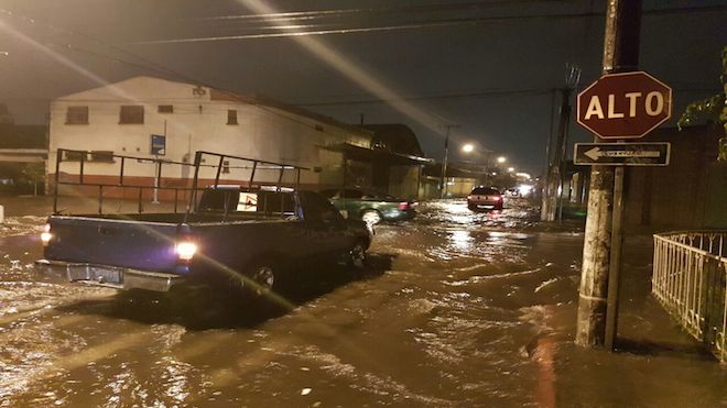 Fuertes lluvias causan caos en ciudad capital.
