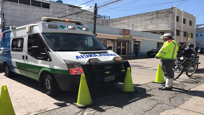 Impiden paso a una ambulancia con emergencia por 21k