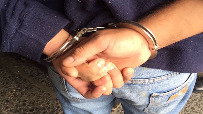 Capturan a joven cuando fue sorprendido golpeando a un niño de 4 años