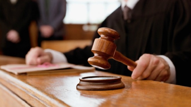 Juez recurre a la Biblia para justificar casos de violencia contra las mujeres