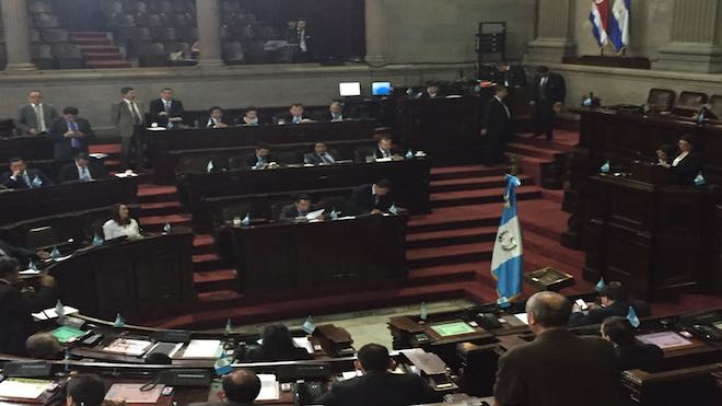Los diputados enmendaron la plana al archivar los dos polémicos decretos denominados por los guatemaltecos #PactoDeCorruptos.