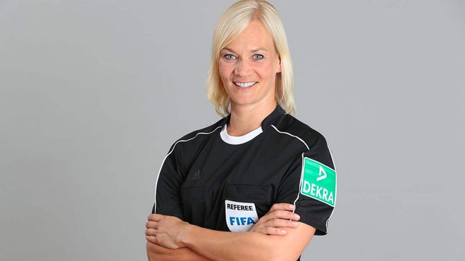 Bibiana-Steinhaus-2017-Bundesliga