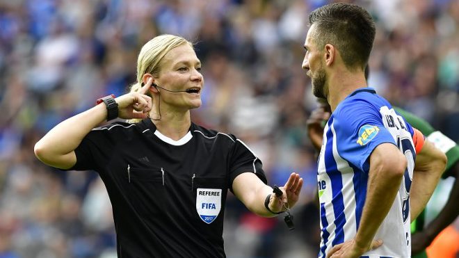 Bibiana-Steinhaus-Bundesliga-2017