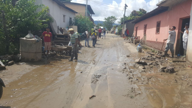 Derrumbes, deslizamientos e inundaciones por lluvias en las últimas 24 horas [GALERÍA]
