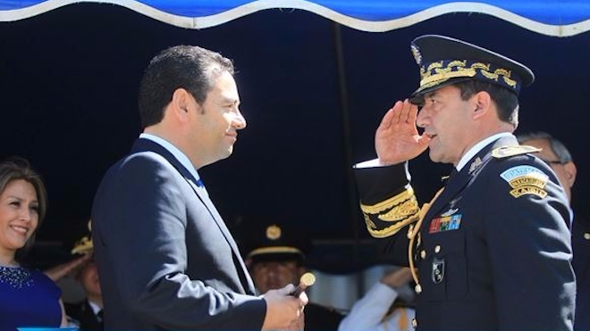 Contraloría investiga polémico incremento salarial de Jimmy Morales