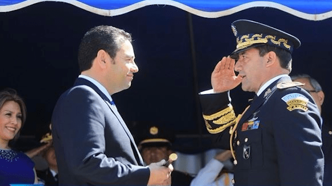 Contraloría investiga polémico incremento salarial de Jimmy Morales