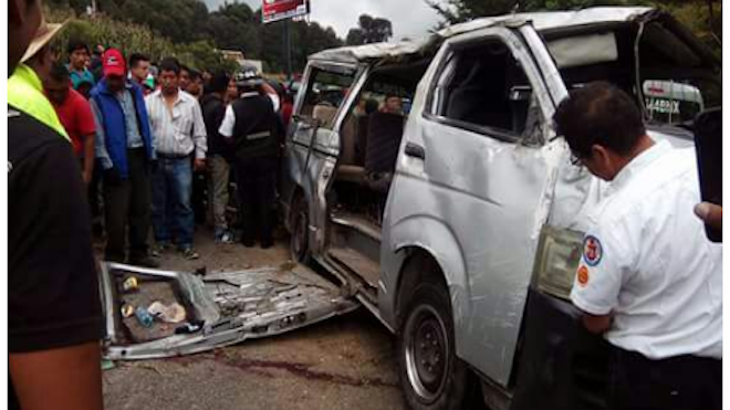 #URGENTE Bus con al menos 17 personas se accidenta en Sololá