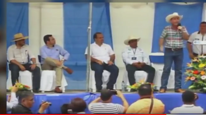 Ganaderos le dicen a Jimmy que los que participaron en el #ParoNacional son "acarreados"