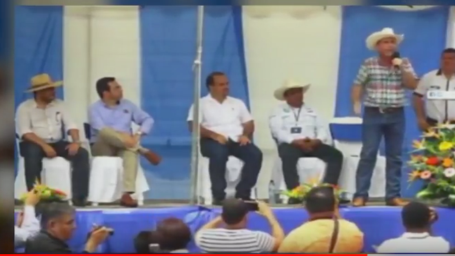 Ganaderos le dicen a Jimmy que los que participaron en el #ParoNacional son "acarreados"