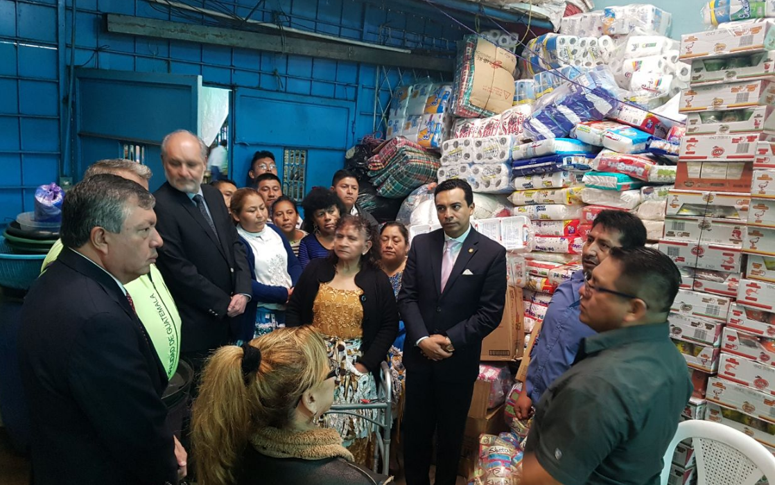 Inquilinos de La Terminal se unen y donan víveres para México [GALERÍA]