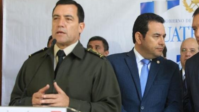 Bono de Q450 mil para Jimmy Morales termina en denuncia penal de la Contraloría