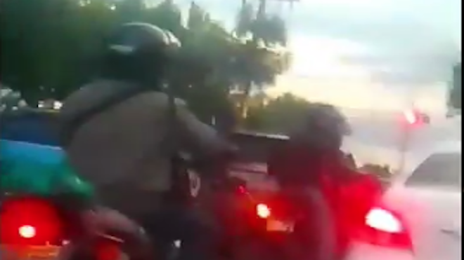VIDEO: Así asaltan estos motoristas en la Atanasio Tzul