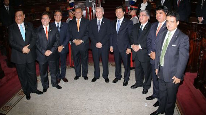Luis Rabbé y su junta directiva