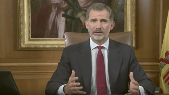 Rey de España acusa a Cataluña de situarse al margen del derecho