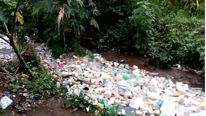VIDEO: Un río de plástico discurre en Chimaltenango