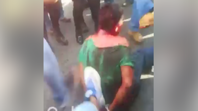 VIDEO: Se subió a asaltar un bus en la Petapa y salió vapuleado