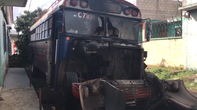 VIDEO: Queman un bus en Ciudad Quetzal