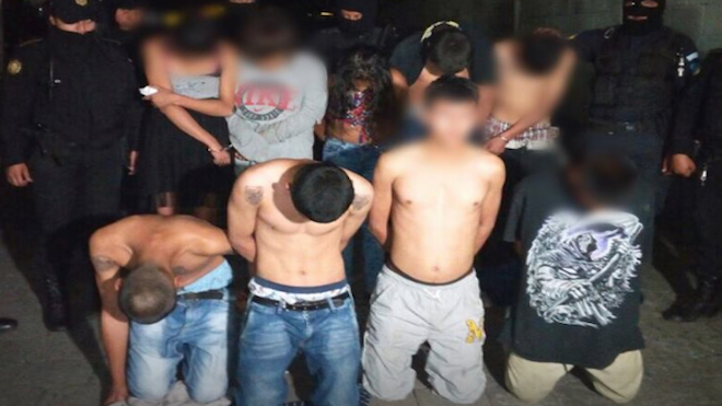 Capturan a 8 menores cuando intentaban lanzar una bomba contra un bus