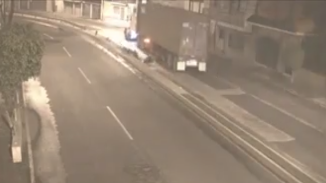VIDEO FUERTE: Es arrollado y su compañero se lleva la moto y lo abandonado en el Periférico